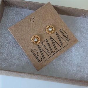 Earrings unique design with diamonds